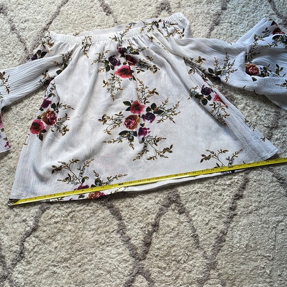 ✨Flower Flowy Top✨ - Picture 4 of 6